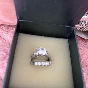 Dazzling Silver Women's Ring with Crystal Accents
